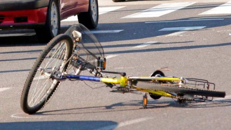 Iščejo voznika, ki je zbil otroka na kolesu