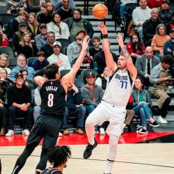 Luka Dončić na sinočnji tekmi (DALLAS MAVERICKS/FACEBOOK)