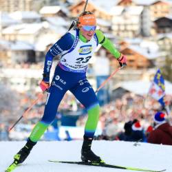 Anamarija Lampič med današnjo tekmo v Savojskih Alpah (FB/SLOSKI BIATHLON TEAM)