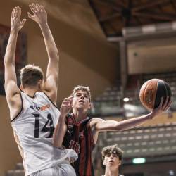 V lanskem finalu v dvorani PalaTrieste je Real Madrid ugnal Baskonio (TEDESCHI/FOTODAMJ@N)