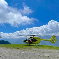 Ponesrečenko so reševali s helikopterjem