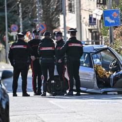 Voznik se je z vso silo zaletel v zid pred seboj in umrl na kraju nesreče