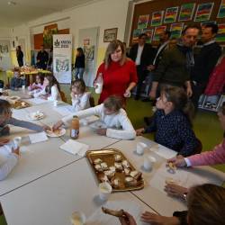 Zgoniškim osnovnošolcem so danes zjutraj ponudili tradicionalni slovenski zajtrk