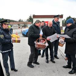 Izmenjava daril in voščil predstavnikov policije iz Italije, Slovenije in Hrvaške (FOTODAMJ@N)