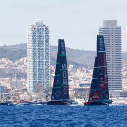 Emirates Team New Zealand (desno) je osvojil tudi deveto regato in s tem pokal Amerike (ANSA)