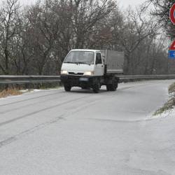 V Italiji in Sloveniji bo na vozilih od jutri obvezna zimska oprema