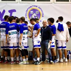 Košarkarji Kontovela s trenerjem Bobanom Popovičem med minuto odmora (LUCA TEDESCHI/FOTODAMJ@N)