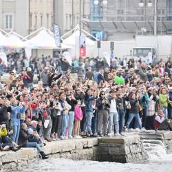 Množica na tržaškem nabrežju med letošnjo, 56. regato Barcolana (FOTODAMJ@N)