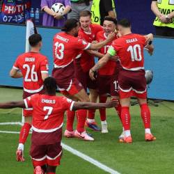 Veselje švicarskih nogometašev po zadetku Rubena Vargasa v uvodni minuti drugega polčasa (ANSA)