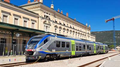 Vlak podjetja Trenitalia pred novogoriško železniško postajo (MESTNA OBČINA NOVA GORICA)