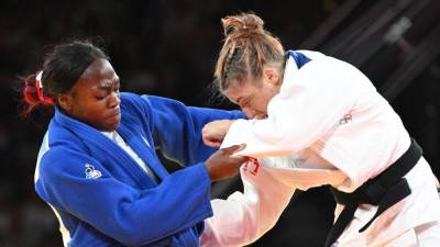 Andreja Leški (desno) je bila v polfinalu boljša od favorizirane francoske judoistke (ANSA)