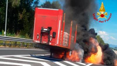 Goreči priklopnik na avtocesti A34 (GASILCI)