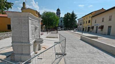 Nabrežinski trg pridobiva novo obliko (FOTODAMJ@N)