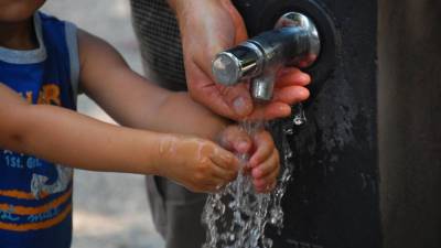 Potrebno je piti veliko vode (ARHIV)