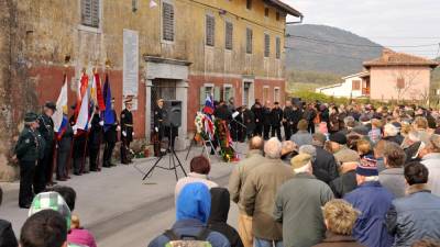 Slovesnosti pri spominski plošči v Škrbini leta 2011 (ARHIV)