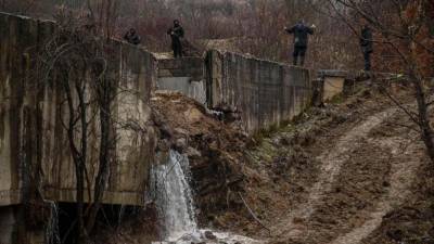 Eksplozija v kraju Zubin Potok na Kosovu je poškodovala kanal za dovajanje vode termoelektrarnama