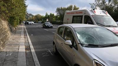 Vpleteni avtomobil opel corsa v Miramarskem drevoredu: žensko naj bi zadel takoj, ko je stopila s pločnika (FotoDamj@n)