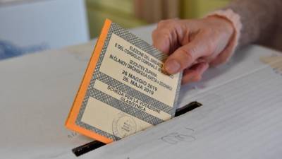 Volišča odprejo po celotni Italiji danes ob 15. uri. Danes bo možno oddati svoj glas do 23. ure, jutri pa se bodo volivci lahko podali na volišča, kjer običajno glasujejo, med 7. in 23. uro (FOTODAMJ@N)