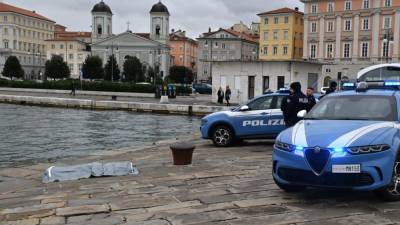 Policija na pomolu Audace (FOTODAMJ@N)