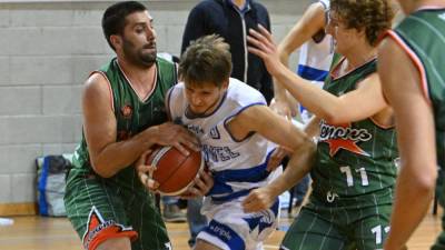 Tadjan Škerl (16 točk) v primežu obrambe Cordenonsa (FOTODAMJ@N)