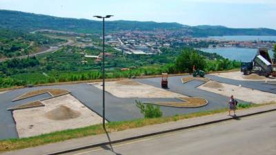 Parkirišče ob izolski bolnišnici (J. ARKO/PRIMORSKE NOVICE)