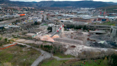 Razstrelitev dimnika nekdanje tovarne Italcementi (FOTODAMJ@N)