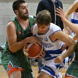 Tadjan Škerl (16 točk) v primežu obrambe Cordenonsa (FOTODAMJ@N)