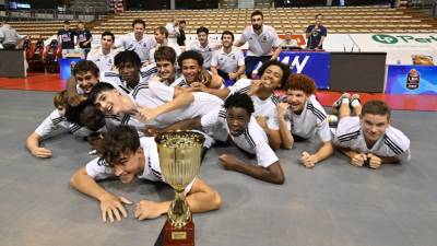 Košarkarji Real Madrida so še tretjič zapored osvojili pokal za prvo mesto (FOTODAMJ@N)