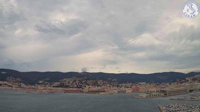 Današnji pogled na Tržaški zaliv ob 12. uri (SPLETNA KAMERA CISAR/LEGA NAVALE)