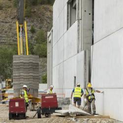 Sindikate skrbi zaton tržaške industrije