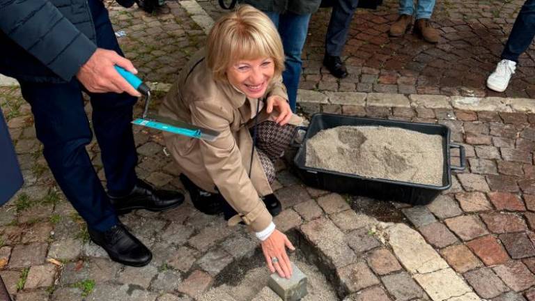 V Grljanu zabrneli prvi gradbeni stroji