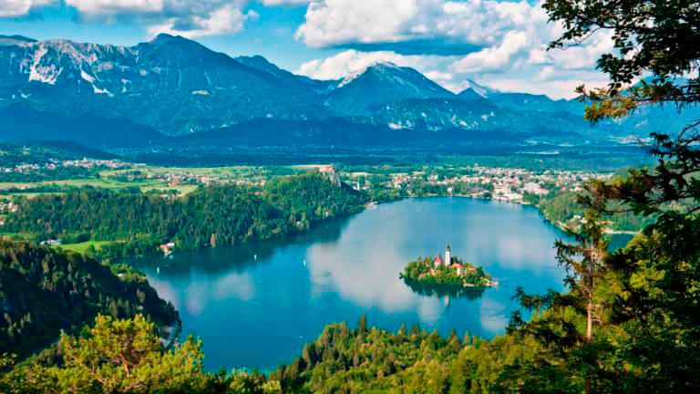 V Sloveniji letos v prvih šestih mesecih več turistov kot lani
