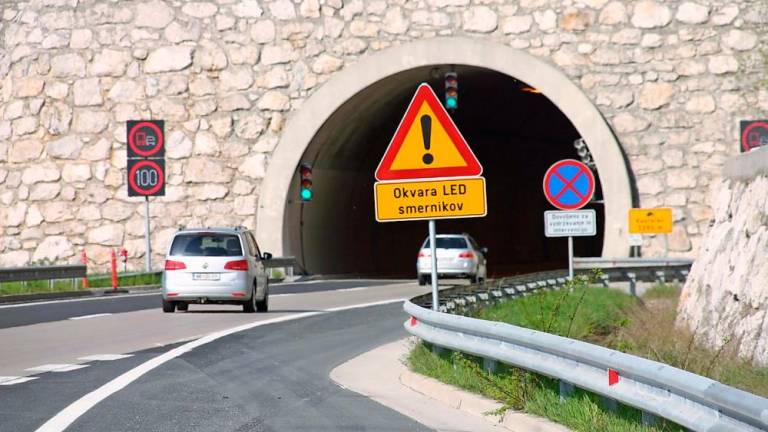 Primorska avtocesta zaradi burje zaprta med priključkoma Kastelec in Kozina proti Ljubljani