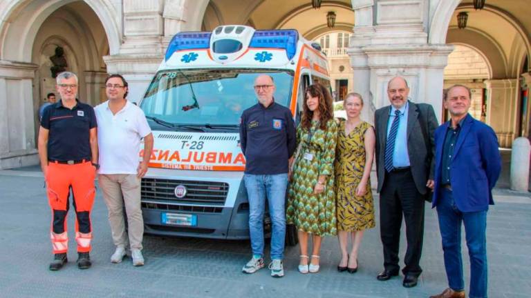 Odesi bodo podarili reševalno vozilo in šest defibrilatorjev