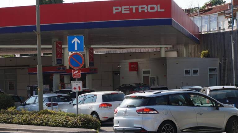 V torek v Sloveniji znižanje cen bencina in dizla