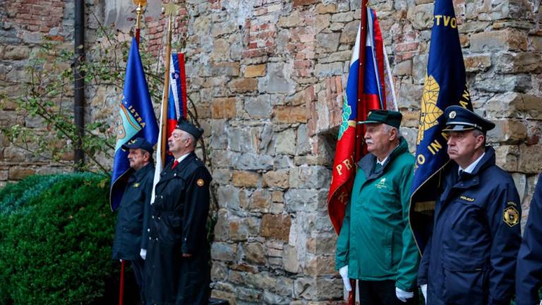 Delegacije RS polagale vence na spomenike, grobnice in obeležja padlim na Tržaškem