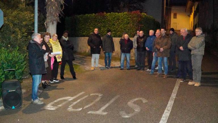 Simbol boja proti nasilju nad ženskami tudi na Peči