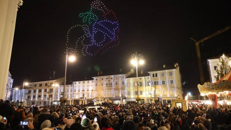 Droni zažareli nad goriškim gradom