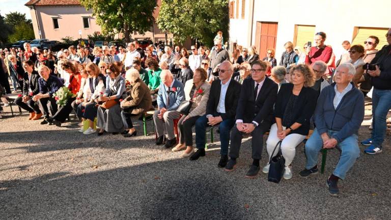 V Dolini tlakovca spomina za domačinki in nova plošča na trgu