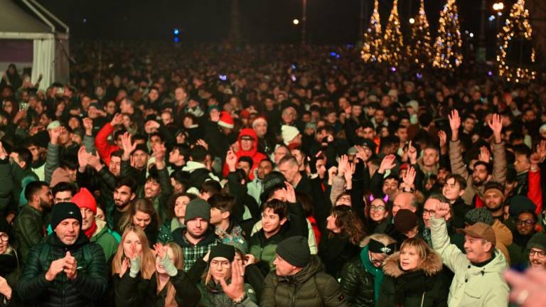 Novo leto pozdravili z glasbo in ognjemetom