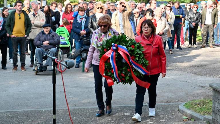 Počastitev 50. obletnice spomenika padlim v NOB v Mačkoljah