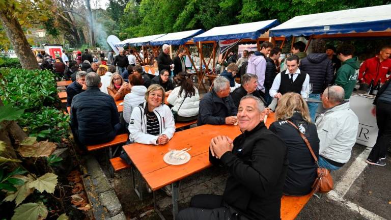 V Sesljanskem zalivu ob peki bika še pestra ponudba