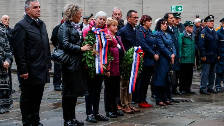 Delegacije RS polagale vence na spomenike, grobnice in obeležja padlim na Tržaškem