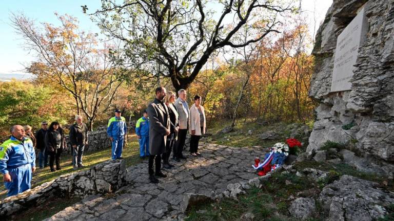 Polaganje vencev na Tržaškem