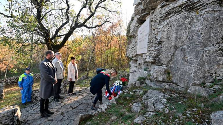 Polaganje vencev na Tržaškem