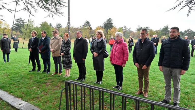 Delegacije RS polagale vence na spomenike, grobnice in obeležja padlim na Tržaškem