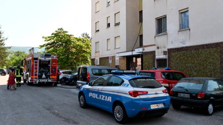 V požaru v Ulici Di Vittorio umrla 51-letna ženska