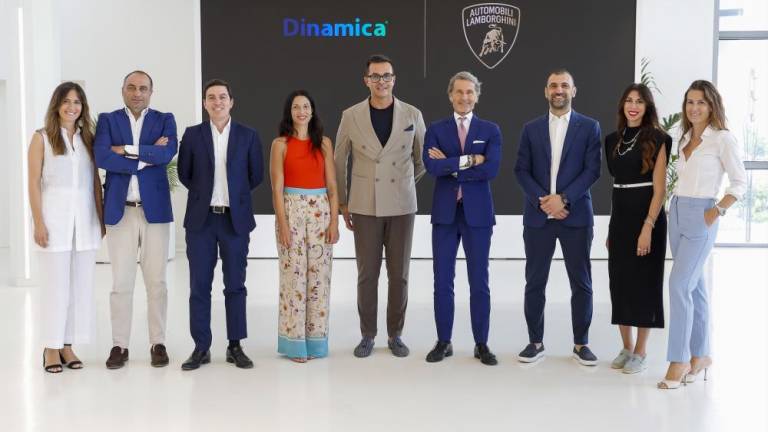 Mikrovlakno štandreškega podjetja Dinamica v avtomobilih znamke Lamborghini
