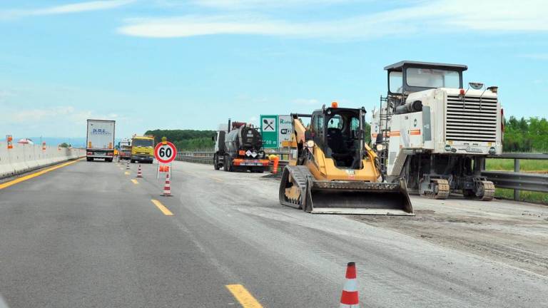 Na avtocesti A4 danes ponoči zaprtje razcepa pri Portogruaru