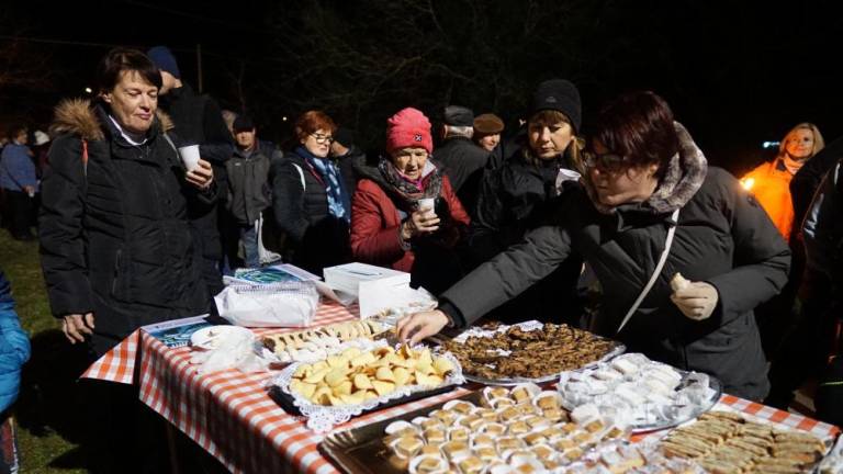 Človekoljubna baklada spet povezala Štandrež in Vrtojbo